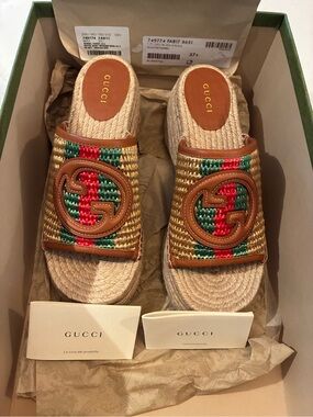 Gucci Tan Raffia Slide Sandals with Green and Red Web Accent